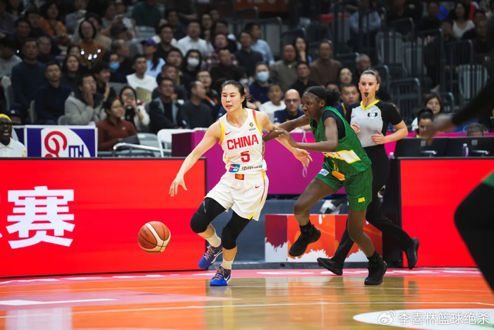 中超-在场赢14分！中国女篮30岁王牌再立功：联手李月汝韩旭定军心|王思雨|张曼曼|宫鲁鸣|马里女篮|杨舒予_新浪新闻